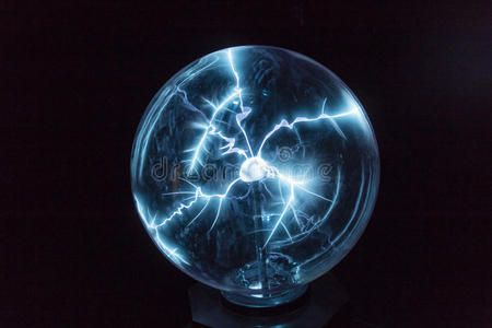 等离子体球中的电流照片