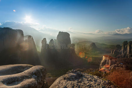 麦托拉山与寺院景观