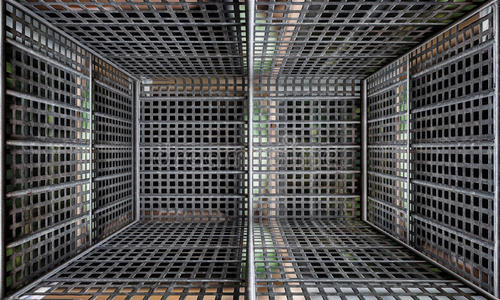 金属围栏城市室内舞台闪亮金属背景舞台桁架舞台聚光灯带有许多聚光灯