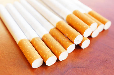 过滤嘴香烟照片