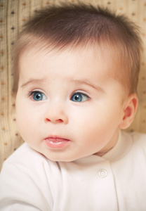 可爱的蓝眼睛宝宝的肖像