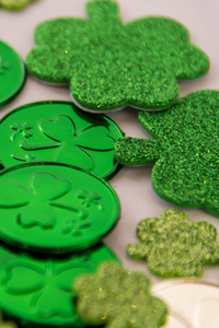 圣 Patrick 天硬币和三叶草