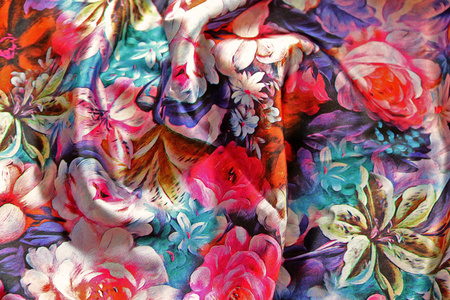 纹理的缎纹织物褶皱和五颜六色的花卉装饰