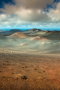 火山景观与海