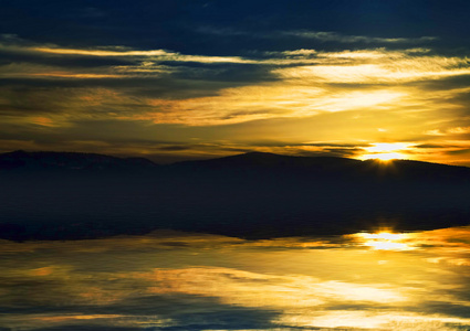 平静的戏剧性 Landscape.Sunset 颜色湖倒影