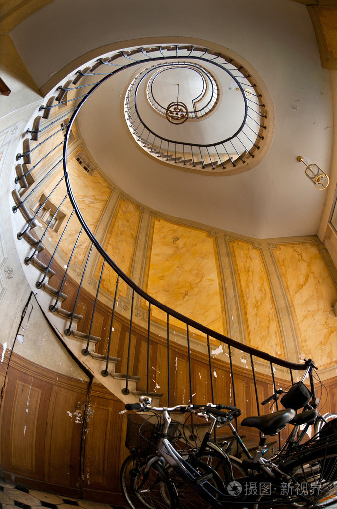 巴黎的螺旋楼梯