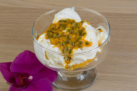 百香果冰淇淋图片