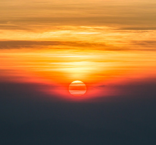 日出天空背景