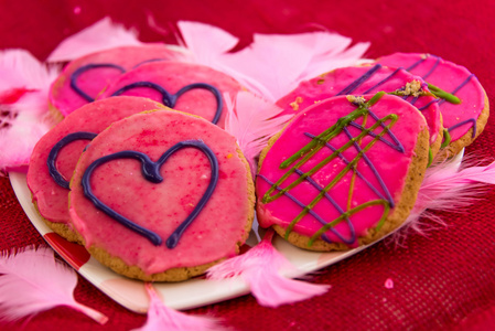 情人节粉红色结霜与心饼干