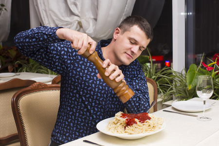 男人吃面食