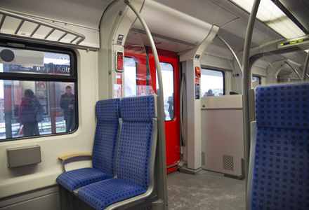 车厢内图片-车厢内素材-车厢内插画-摄图新视界