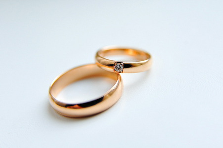 孤立的结婚戒指