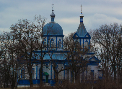 在 Skorikovka，乌克兰正统蓝色教堂