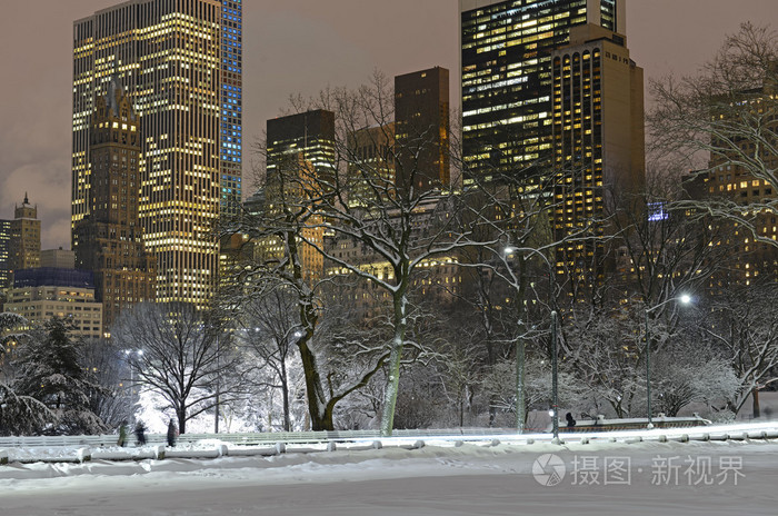 后暴风雪中，纽约市的曼哈顿天际线