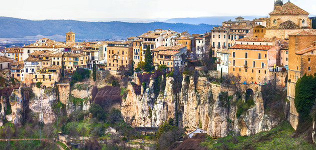 昆卡中世纪小镇在岩石上，西班牙