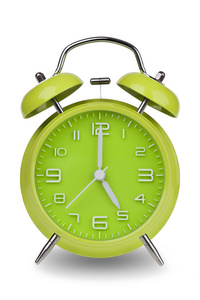 绿色闹钟，双手在早上5点或下午5点隔离在一个Whi上