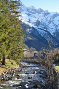 冬日里看来的村庄 Gavarnie