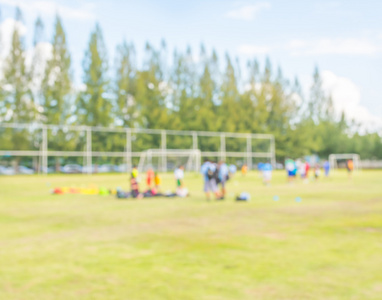 模糊拍摄足球场在学校的白天时间图像的背景使用。