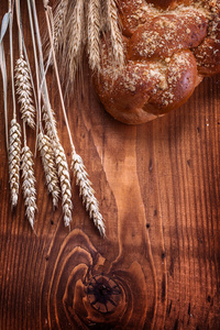 Breead 和小麦耳朵大面包
