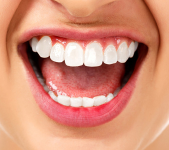 女人得张大了嘴巴照片