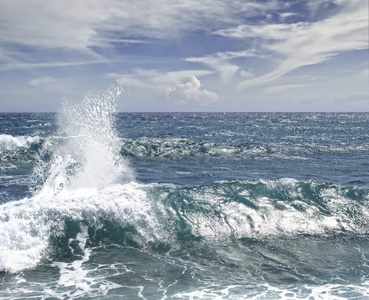 蓝色波浪加勒比海水泡沫