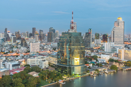 在晚上的时间，酒店和居住地，在资本的曼谷市