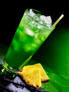 绿色菠萝鸡尾酒
