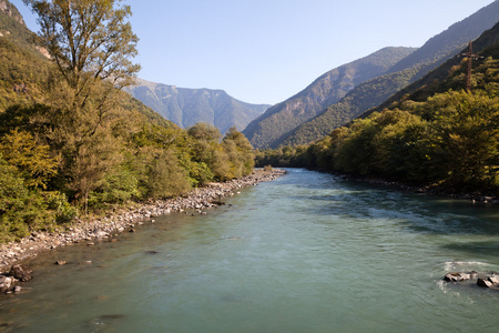 在阿布哈兹的山区河流