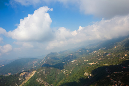 在黑山的山路