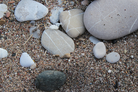 鹅卵石圆海石头与抽象背景