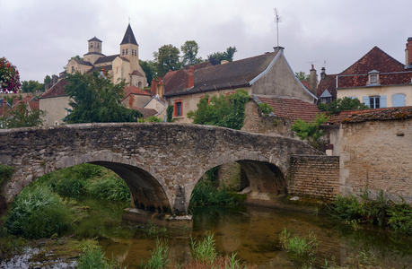 石桥和中世纪建筑