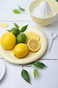 柑橘的挤压和新鲜的柠檬，被用来制作新鲜柠檬汁