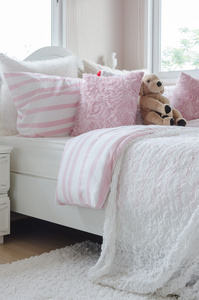 孩子的卧室与粉红颜色样式