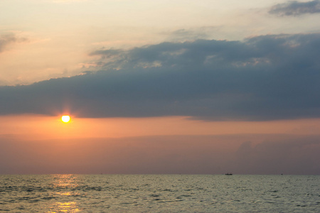 日出在曼谷海滩巴楚阿普希里汗泰国
