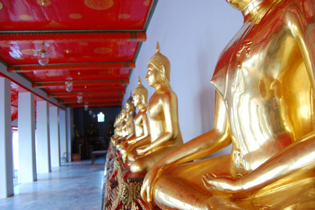 金佛像在泰国寺院
