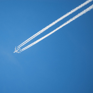 飞机起降图片-飞机起降素材-飞机起降插画-摄图新视界