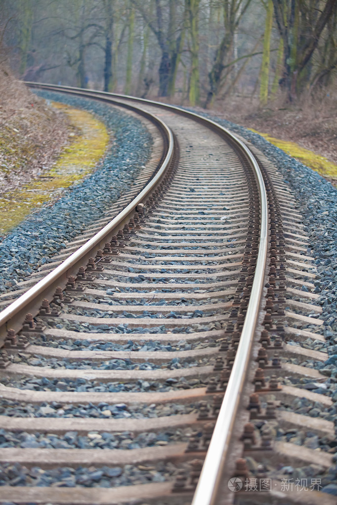 铁路轨道通往未知照片-正版商用图片1idiwq-摄图新视界