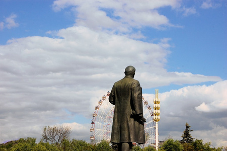 列宁雕像看着摩天轮, 莫斯科, 俄罗斯