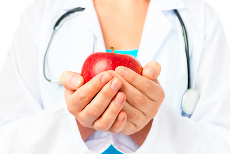 医生手里拿着一个红苹果