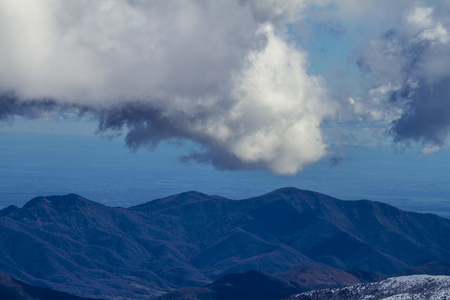 山和云。 智利