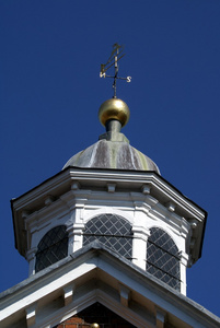 装饰塔与黄金球  天气风向标