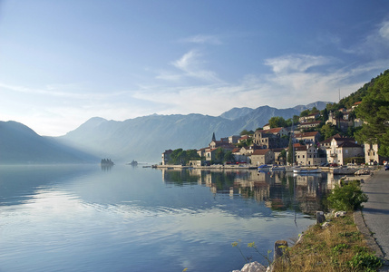 perast 村的黑山的科托尔湾