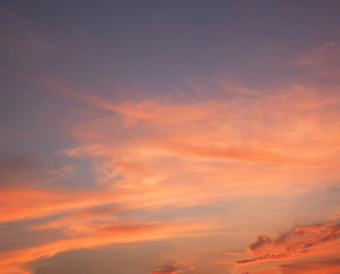 橙色的夕阳的天空