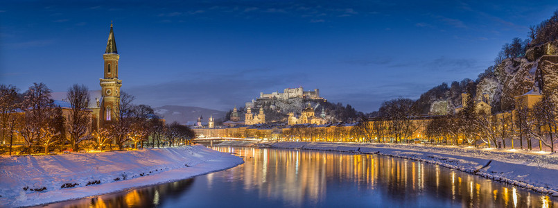 历史城市萨尔茨堡在黄昏时分，奥地利萨尔茨堡州的冬天