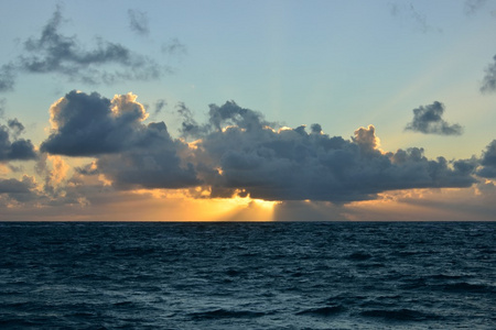 壮观的加勒比日落