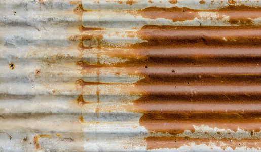 漏水的铁皮屋顶生锈的旧铁皮屋顶全照片