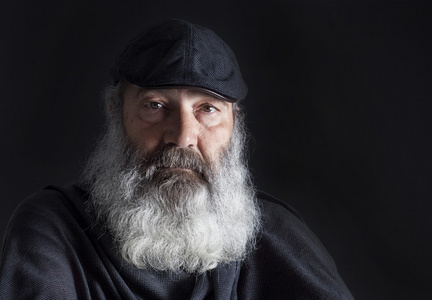 白胡子老爷爷图片