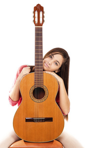 漂亮的少女和她的吉他的肖像