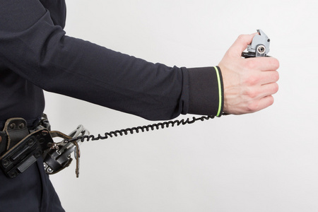 抱着 pepperspray美丽的科茨沃尔德丘陵地带-纽约警察