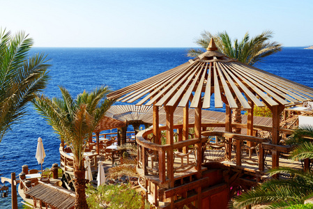 露天餐厅和豪华酒店，沙姆沙伊赫的海滩